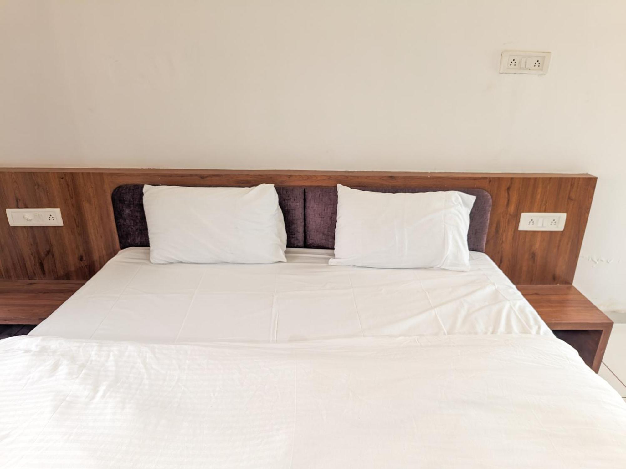 Samrat Homestay Garudeshwar Ngoại thất bức ảnh