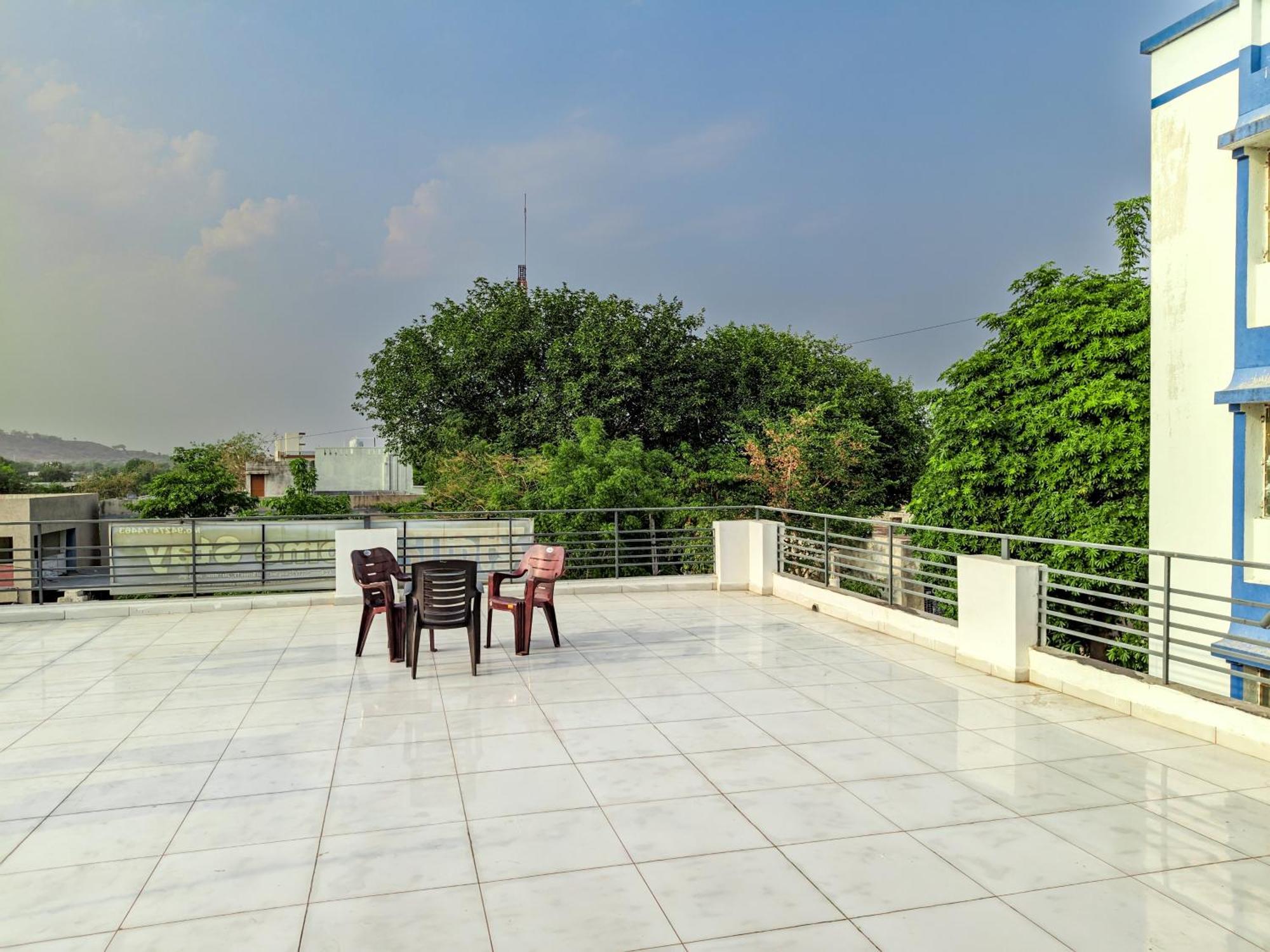 Samrat Homestay Garudeshwar Ngoại thất bức ảnh