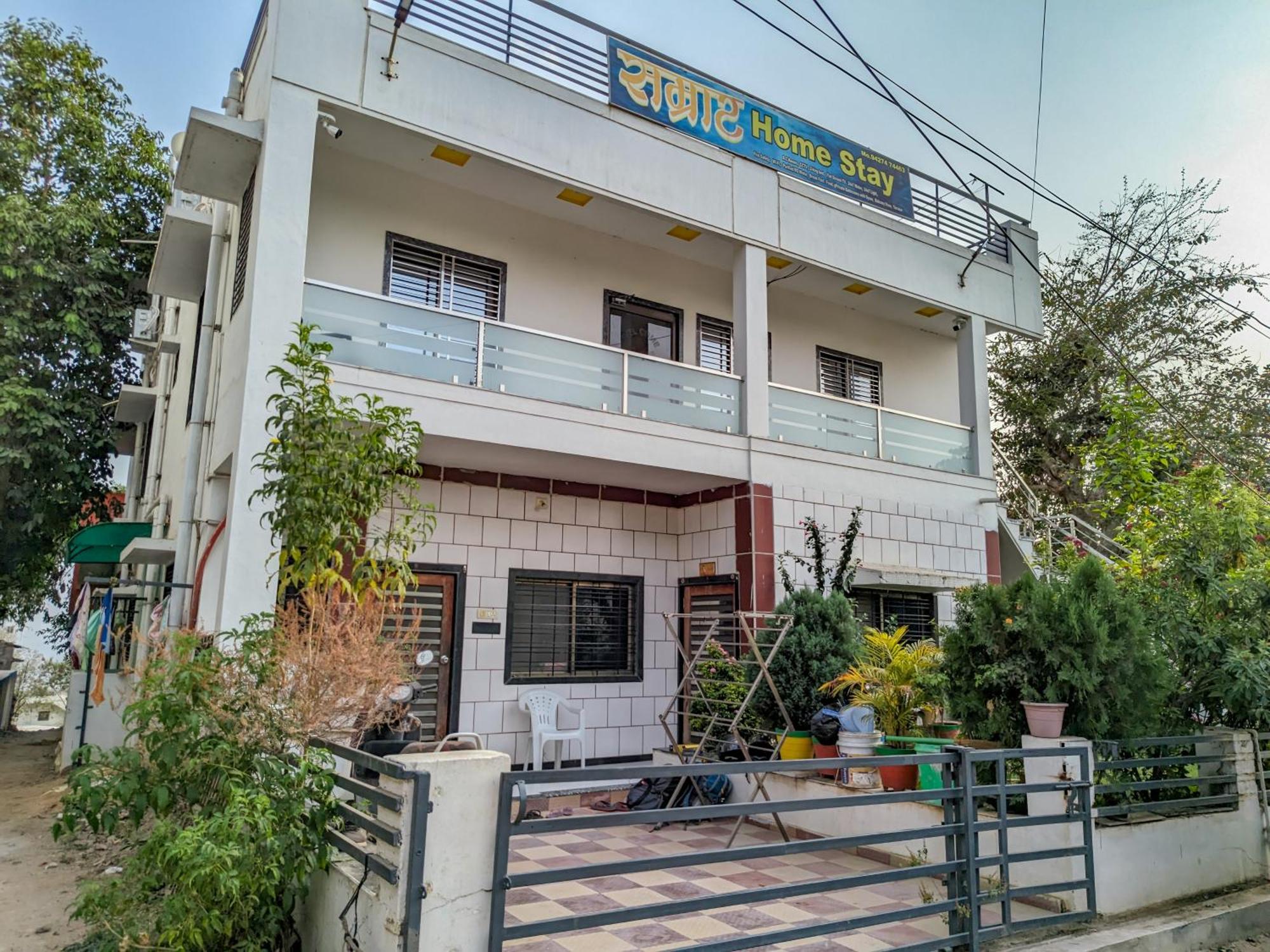 Samrat Homestay Garudeshwar Ngoại thất bức ảnh