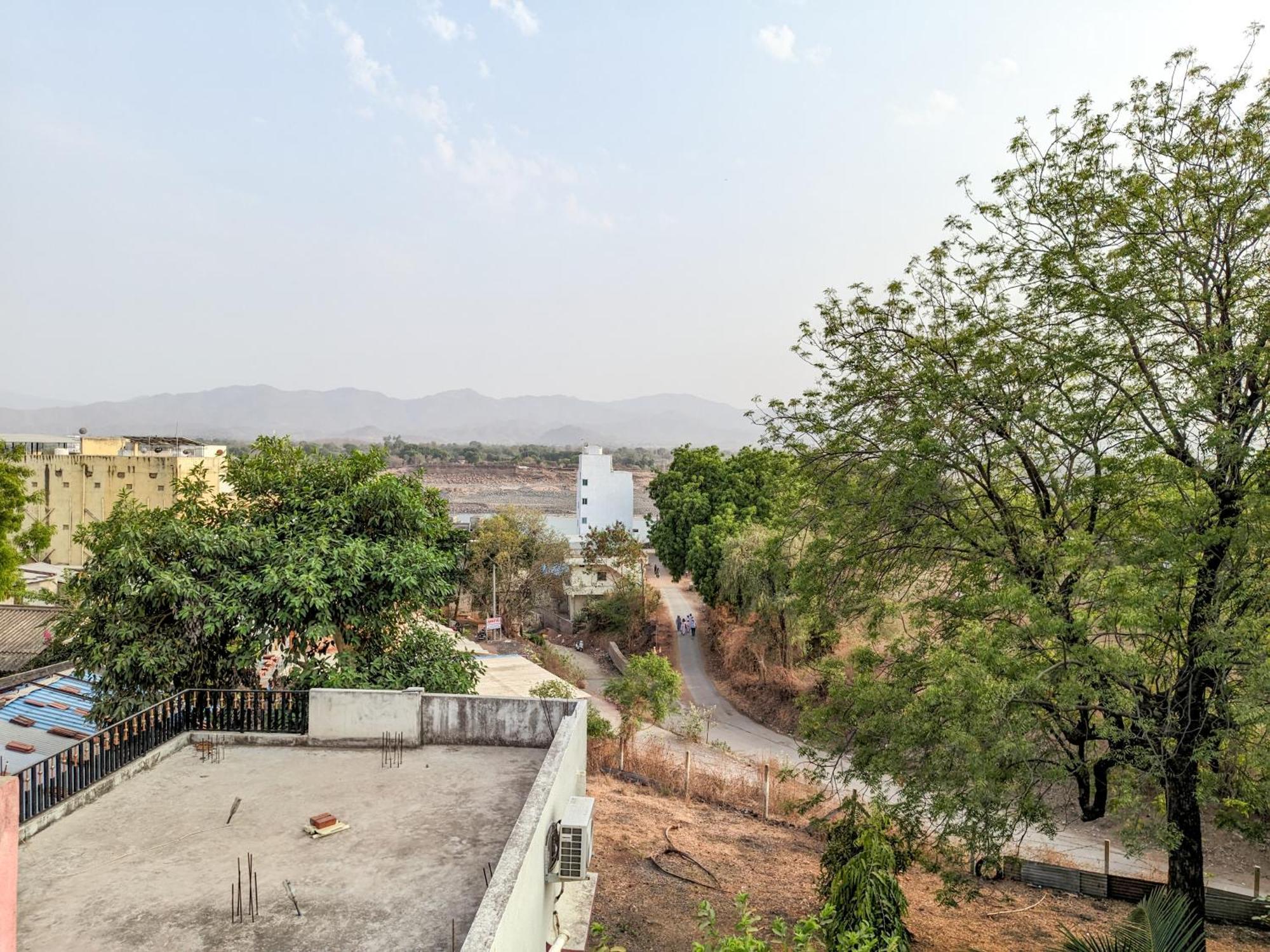 Samrat Homestay Garudeshwar Ngoại thất bức ảnh